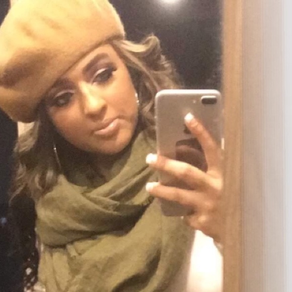 Trendy hat - Picture 3 of 4